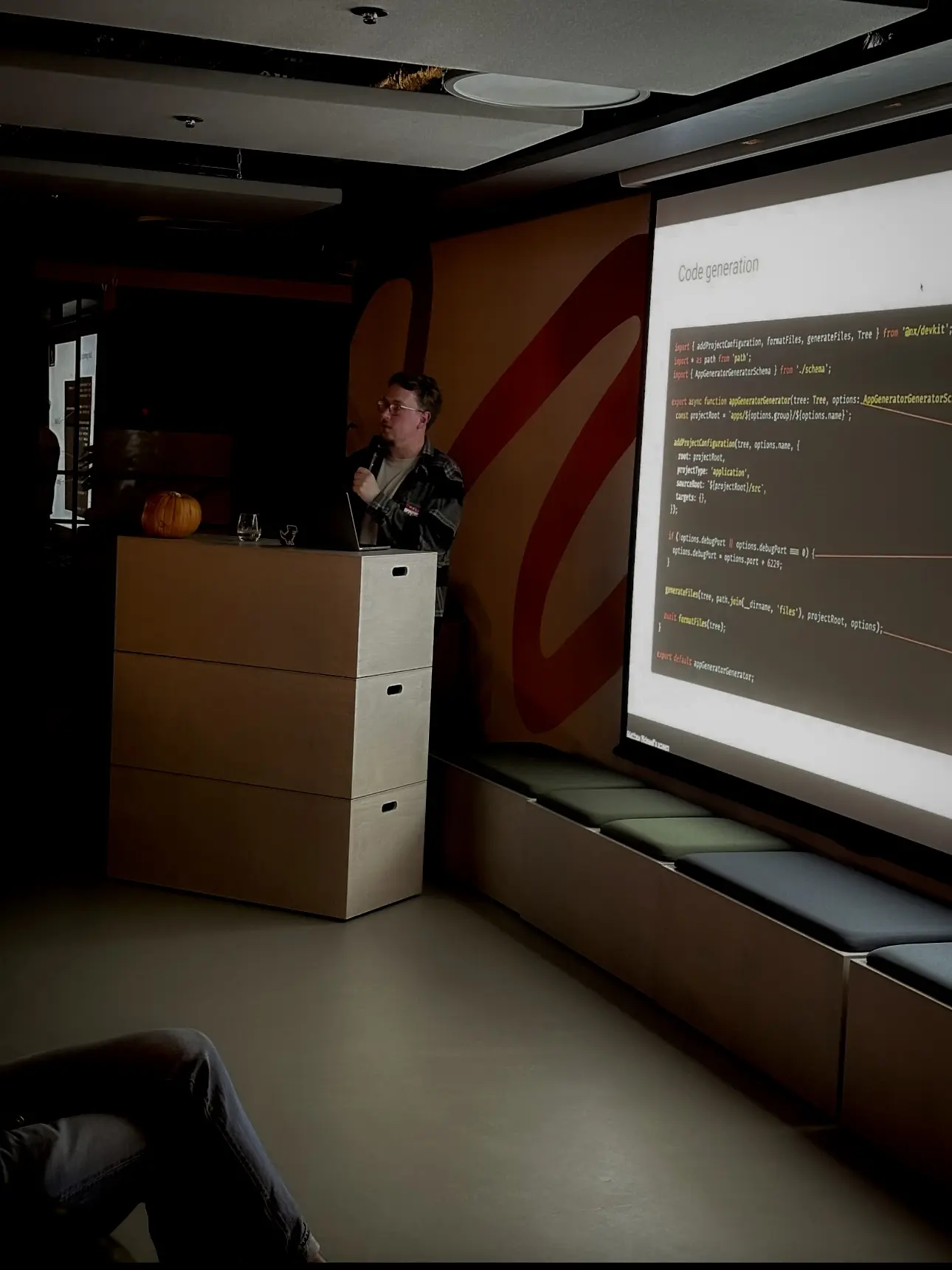 Me talking at LNUG